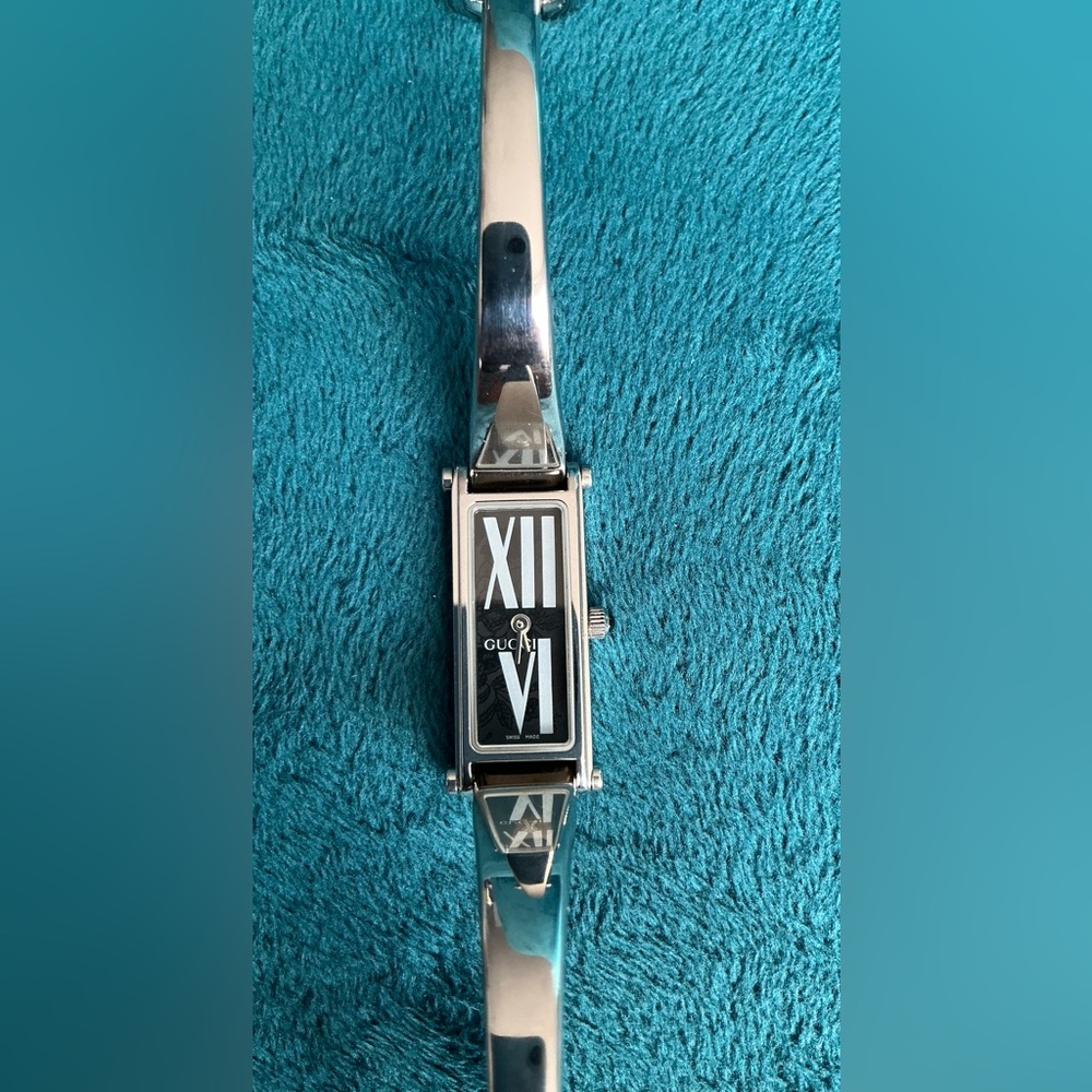 GUCCI bangle watch🔥SO NICE🔥 - Picture 3 of 14